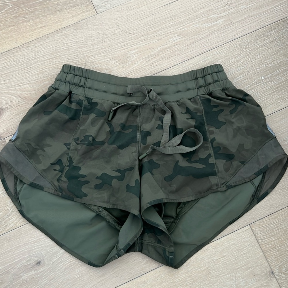 Lululemon Hotty Hot shorts